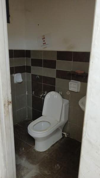 Kedai untuk Dijual di Pasir Gudang (Johor) - Ee Fong Toh - Bathroom - PropertyGuru.com.my