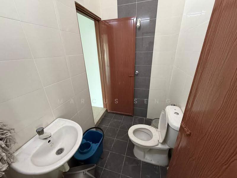 Rumah Berkembar untuk Dijual di Medan Klebang Mewah (Chemor) - Marcus Seng - Bathroom - PropertyGuru.com.my