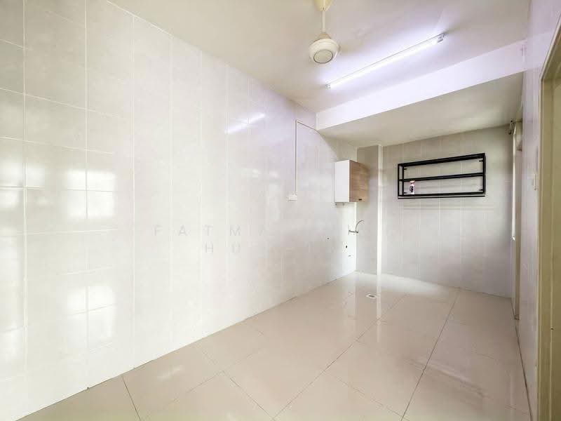 Rumah Berkembar untuk Dijual di Bandar Saujana Putra (Tanjong Duabelas) - Fatma Hani Hussin - Kitchen - PropertyGuru.com.my