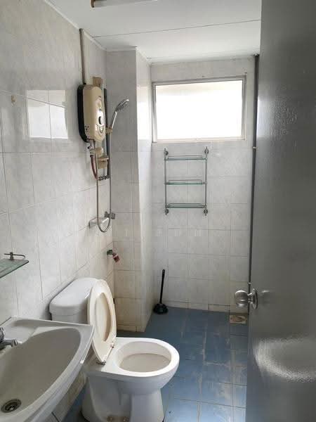 Pangsapuri untuk Dijual di Desa Tanjung - Yi Jun - Bathroom - PropertyGuru.com.my