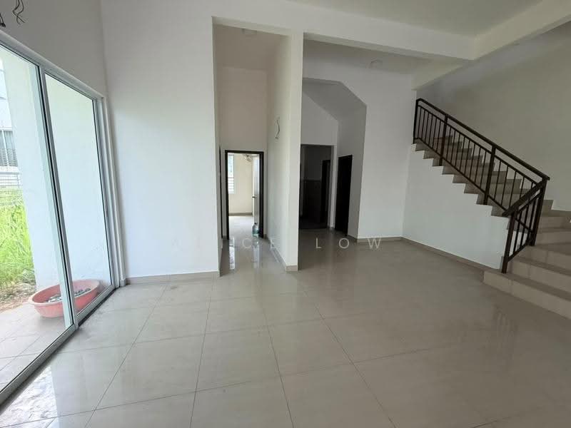Rumah Berkembar untuk Dijual di Rawang (Selangor) - Alice Low - Living Room - PropertyGuru.com.my