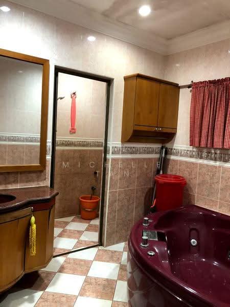 Apartment for Sale at Taman Gemilang Apartment - Michelle Tan - Bathroom - PropertyGuru.com.my