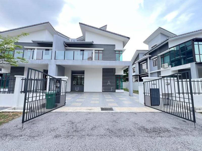 Semi-Detached House for Sale in Bandar Baru Bangi (Selangor) - Zairul Asrah Zulkefli - Exterior - PropertyGuru.com.my