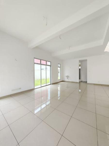 2-storey Terraced House for Sale in Bandar Indahpura (Kulai) - Ee Fong Toh - Living Room - PropertyGuru.com.my