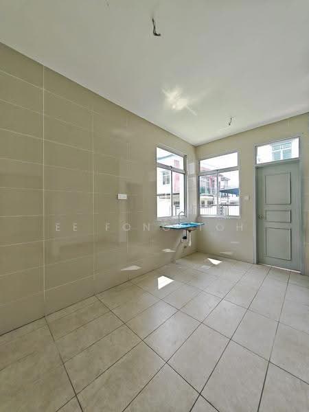 2-storey Terraced House for Sale in Bandar Indahpura (Kulai) - Ee Fong Toh - Kitchen - PropertyGuru.com.my