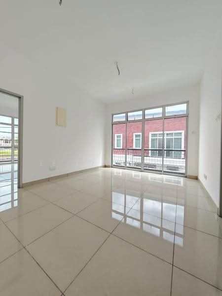 2-storey Terraced House for Sale in Bandar Indahpura (Kulai) - Ee Fong Toh - Living Room - PropertyGuru.com.my