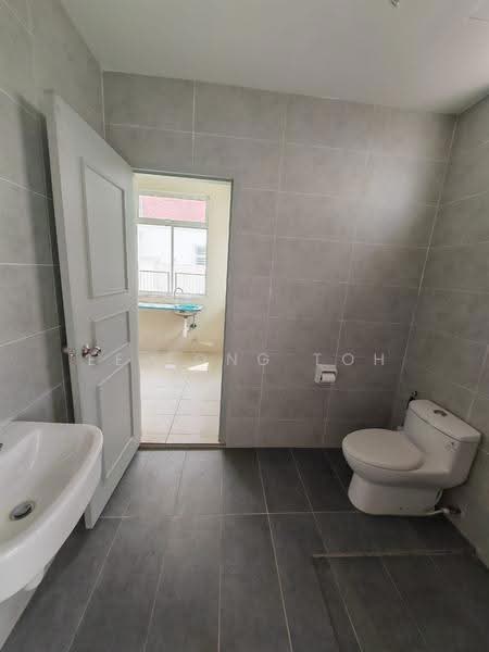 2-storey Terraced House for Sale in Bandar Indahpura (Kulai) - Ee Fong Toh - Bathroom - PropertyGuru.com.my