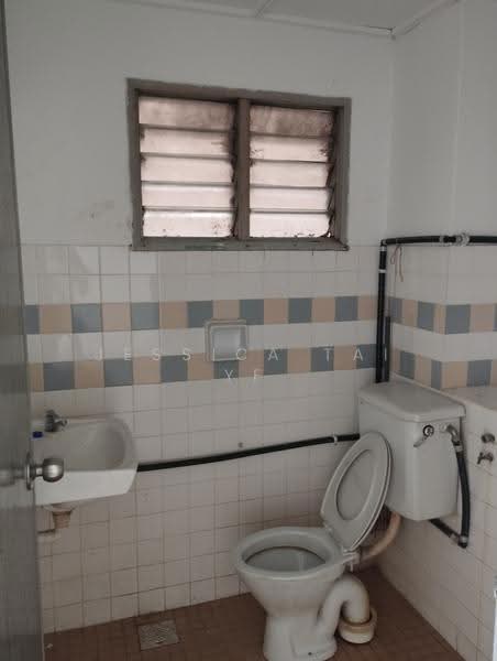 Condominium for Rent at Menara Bakti - Jessica Tai YF - Common Bathroom - PropertyGuru.com.my