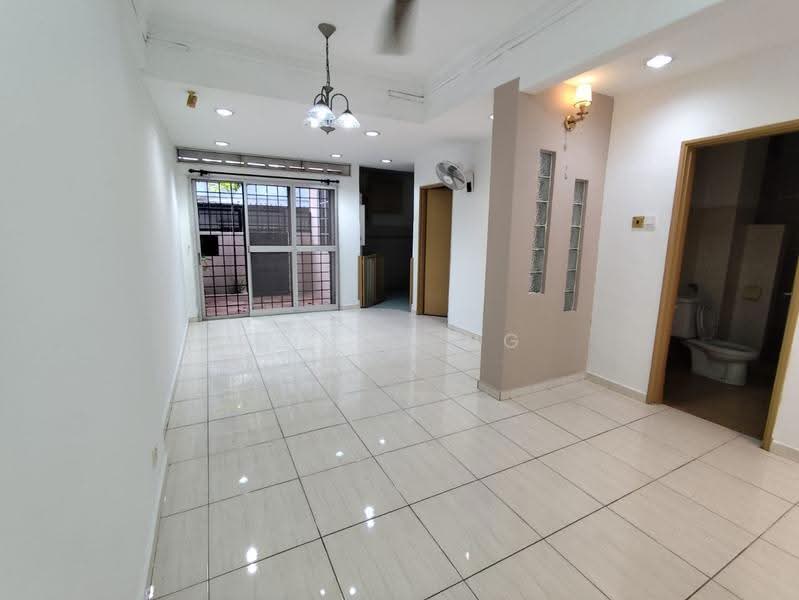 2-storey Terraced House for Rent in Subang Jaya (Selangor) - Cindy Ng - Living Room - PropertyGuru.com.my