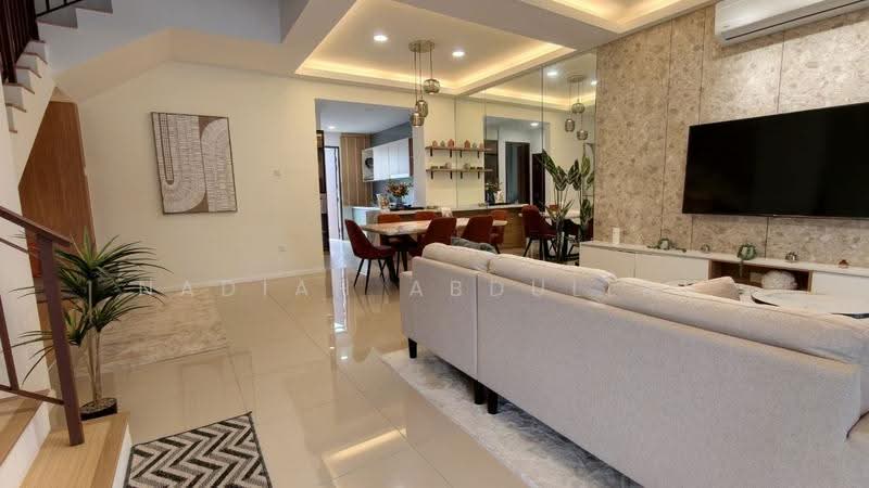 Rumah Teres 2-Tingkat untuk Dijual di Puncak Bestari (Puncak Alam) - Nadiah Abdullah - Living Room - PropertyGuru.com.my