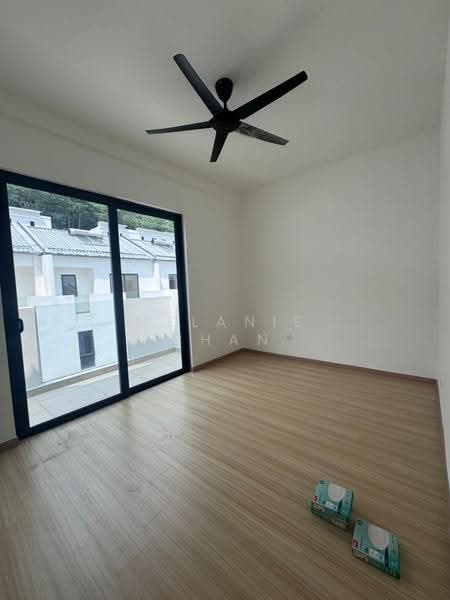 3.5-storey Terraced House for Sale in Damansara Perdana (Selangor) - Melanie Chan - Balcony - PropertyGuru.com.my