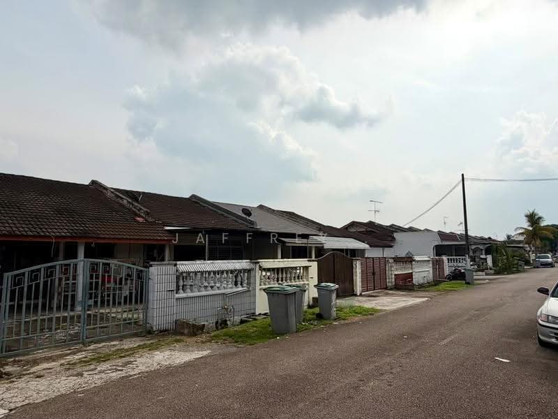 Rumah Teres untuk Dijual di Taman Johor Jaya (Johor Bahru) - Jaffrey . - Exterior - PropertyGuru.com.my