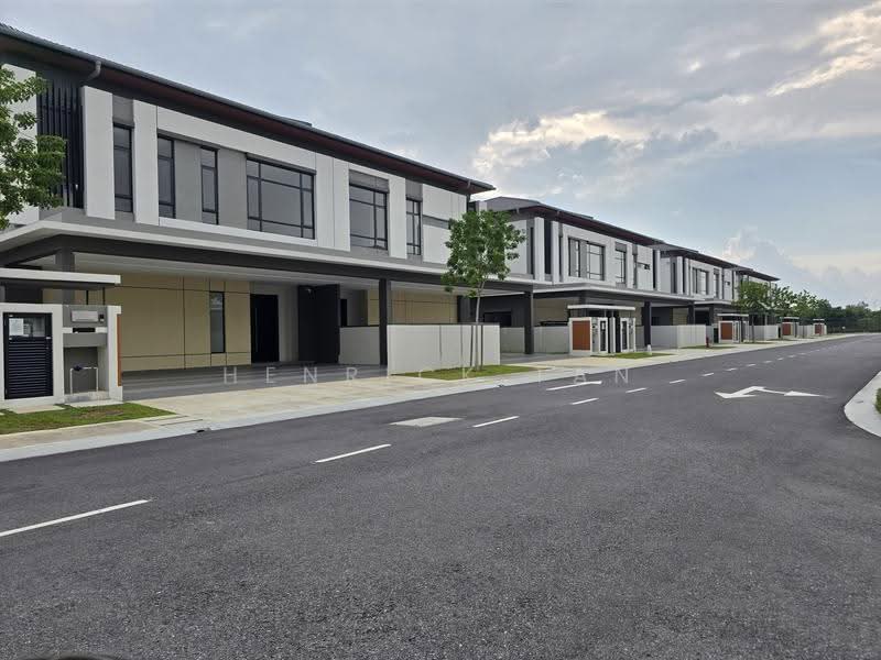 Rumah Berkembar untuk Dijual di Telok Panglima Garang (Selangor) - Henrick Tan - Exterior - PropertyGuru.com.my