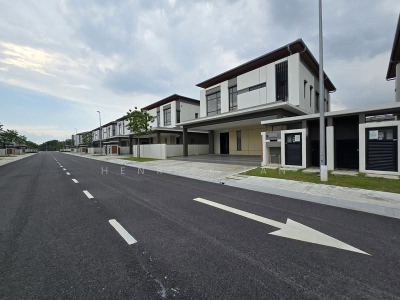 Rumah Berkembar untuk Dijual di Telok Panglima Garang (Selangor) - Henrick Tan - Exterior - PropertyGuru.com.my