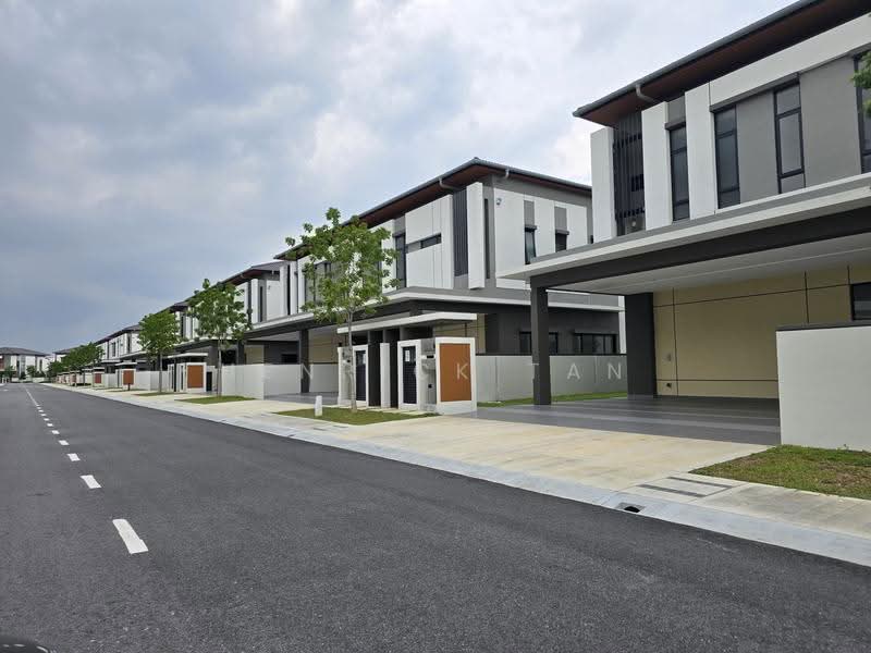 Rumah Berkembar untuk Dijual di Telok Panglima Garang (Selangor) - Henrick Tan - Exterior - PropertyGuru.com.my