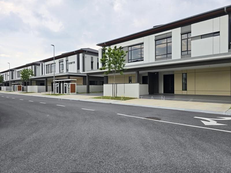 Rumah Berkembar untuk Dijual di Telok Panglima Garang (Selangor) - Henrick Tan - Exterior - PropertyGuru.com.my