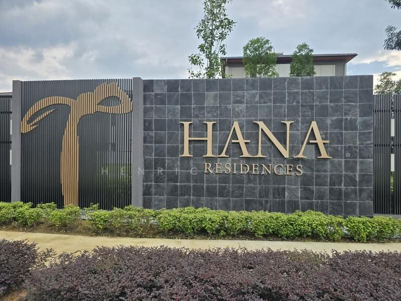 Rumah Berkembar untuk Dijual di Telok Panglima Garang (Selangor) - Henrick Tan - Exterior - PropertyGuru.com.my