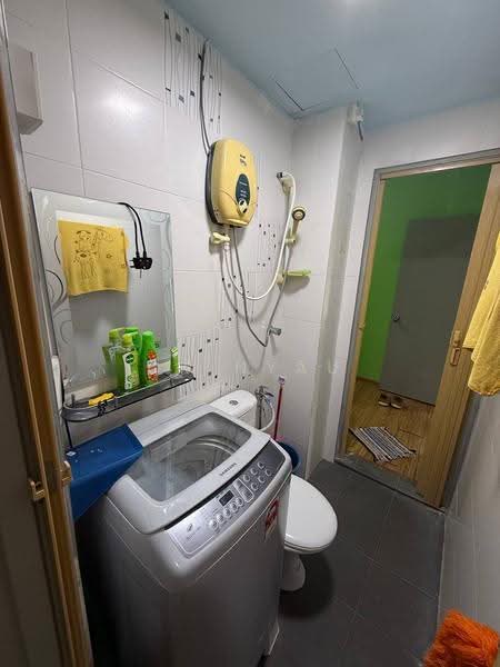 Pangsapuri untuk Dijual di Sky Garden Residences - Ck Nyau - Bathroom - PropertyGuru.com.my