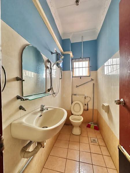 2.5-storey Terraced House for Sale in Taman Kingfisher (Kota Kinabalu) - Fiona Lai - Bathroom - PropertyGuru.com.my