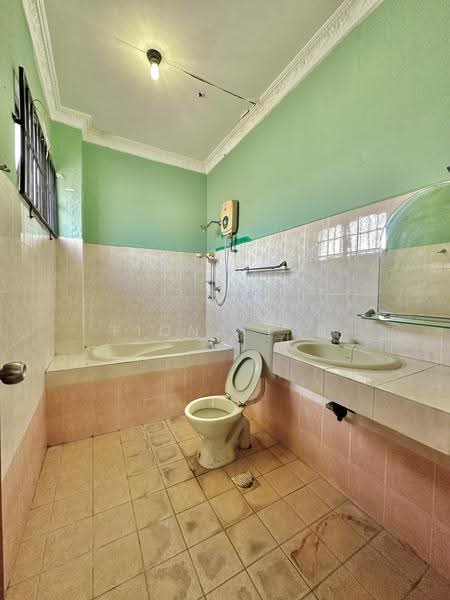 2.5-storey Terraced House for Sale in Taman Kingfisher (Kota Kinabalu) - Fiona Lai - Bathroom - PropertyGuru.com.my