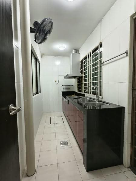 2.5-storey Terraced House for Sale in Puchong (Selangor) - Justin Seah - Kitchen - PropertyGuru.com.my