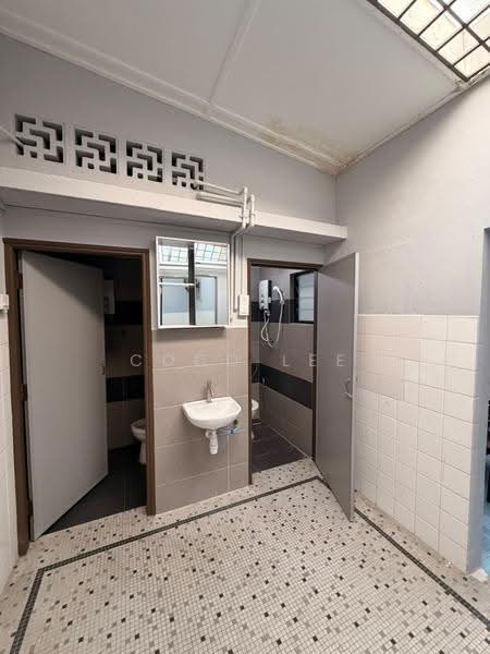 1-storey Terraced House for Sale in Taman Abad (Johor Bahru) - Coco Lee - Bathroom - PropertyGuru.com.my