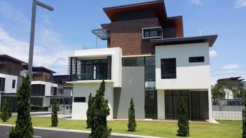 Bungalow House for Sale in Kota Kemuning (Shah Alam) - Henrick Tan - Exterior - PropertyGuru.com.my