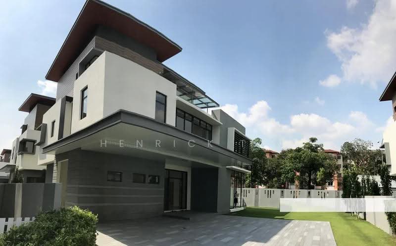 Bungalow House for Sale in Kota Kemuning (Shah Alam) - Henrick Tan - Exterior - PropertyGuru.com.my