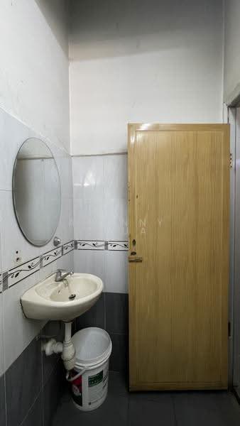 Rumah Teres 1-Tingkat untuk Disewa di Port Klang (Pelabuhan Klang) (Selangor) - Amenny Chua - Bathroom - PropertyGuru.com.my