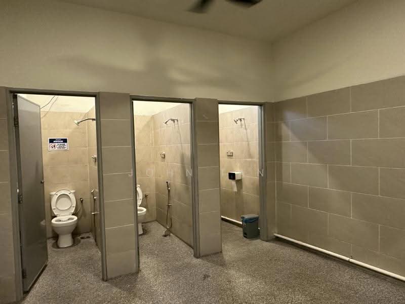Gudang untuk Disewa di Taman Perindustrian Subang (Subang Jaya) - John Tan - Bathroom - PropertyGuru.com.my