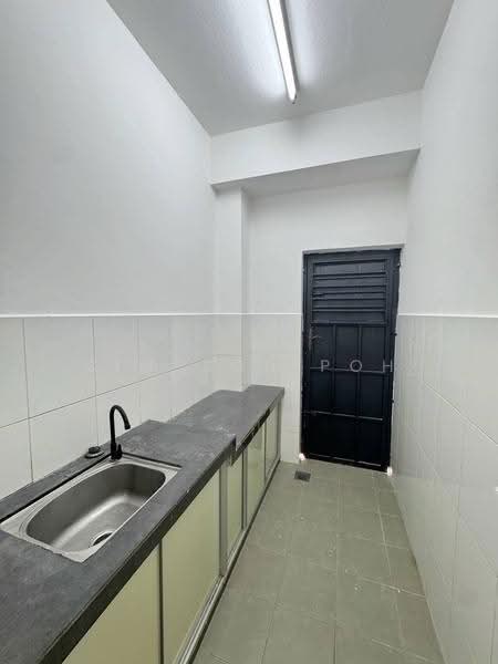 Rumah Teres 2-Tingkat untuk Dijual di Taman Nusa Idaman (Iskandar Puteri (Nusajaya)) - Simpson Poh - Kitchen - PropertyGuru.com.my