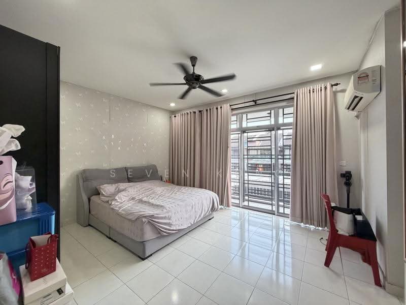 Rumah Teres 2-Tingkat untuk Dijual di Taman Nusa Idaman (Iskandar Puteri (Nusajaya)) - Seven Kong - Master Bedroom - PropertyGuru.com.my