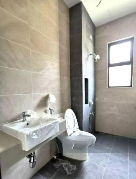 2-storey Terraced House for Sale in Bandar Kinrara Seksyen 8 (Bandar Kinrara) - Henrick Tan - Bathroom - PropertyGuru.com.my