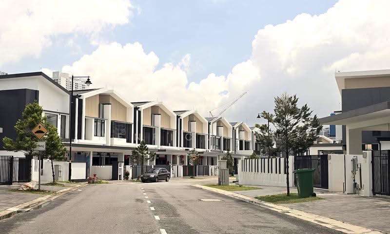 2-storey Terraced House for Sale in Bandar Kinrara Seksyen 8 (Bandar Kinrara) - Henrick Tan - Exterior - PropertyGuru.com.my