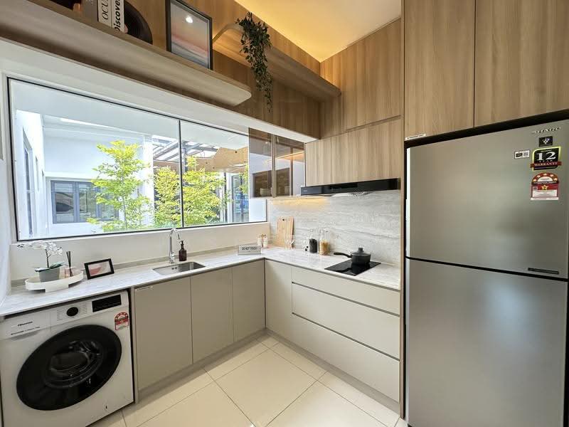 Service Residence for Sale at Hillview @ Senibong Cove - Jasper Eyo - Kitchen - PropertyGuru.com.my