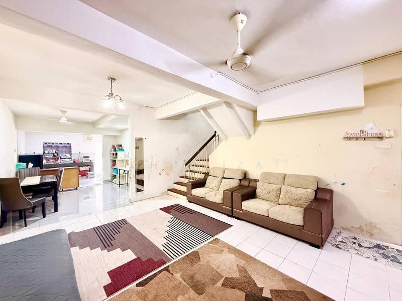 2-storey Terraced House for Sale in Bandar Baru Bangi (Selangor) - Mohd Aizat Saiful Bahri - Living Room - PropertyGuru.com.my