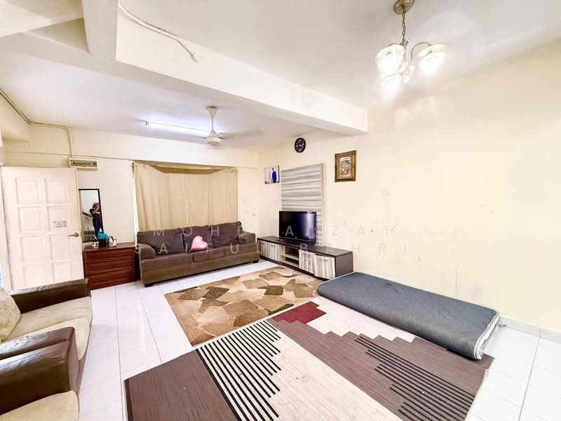2-storey Terraced House for Sale in Bandar Baru Bangi (Selangor) - Mohd Aizat Saiful Bahri - Living Room - PropertyGuru.com.my