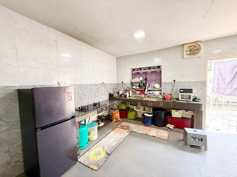 2-storey Terraced House for Sale in Bandar Baru Bangi (Selangor) - Mohd Aizat Saiful Bahri - Kitchen - PropertyGuru.com.my