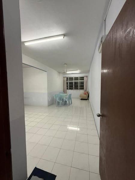 Pangsapuri untuk Disewa di Rose Villa Apartment - Seven Tay - Living Room - PropertyGuru.com.my