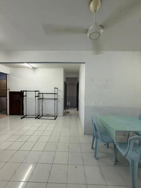 Pangsapuri untuk Disewa di Rose Villa Apartment - Seven Tay - Living Room - PropertyGuru.com.my
