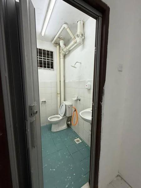 Pangsapuri untuk Disewa di Rose Villa Apartment - Seven Tay - Bathroom - PropertyGuru.com.my
