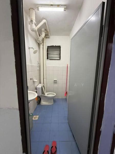 Pangsapuri untuk Disewa di Rose Villa Apartment - Seven Tay - Bathroom - PropertyGuru.com.my