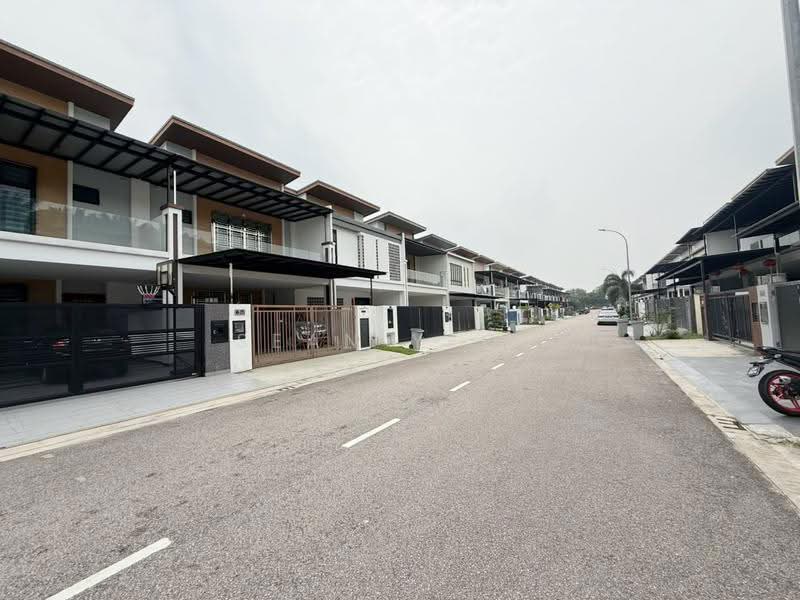 2-storey Terraced House for Sale in Bandar Cemerlang (Ulu Tiram) - Sean Yeoh - Exterior - PropertyGuru.com.my