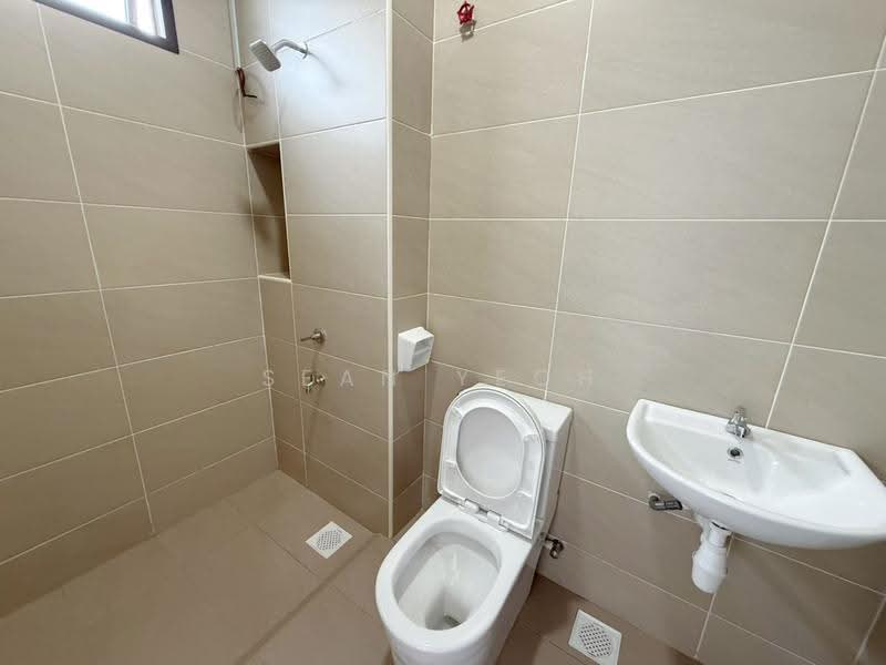 2-storey Terraced House for Sale in Bandar Cemerlang (Ulu Tiram) - Sean Yeoh - Bathroom - PropertyGuru.com.my
