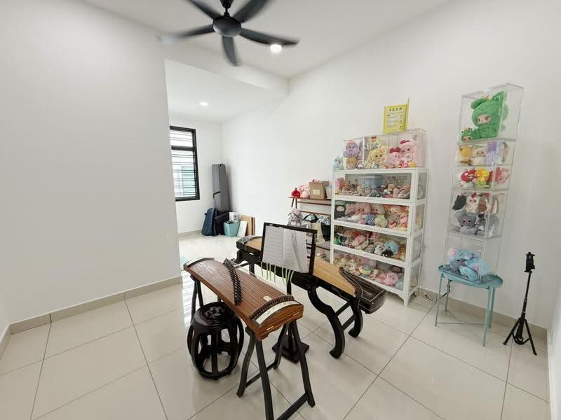 2-storey Terraced House for Sale in Bandar Cemerlang (Ulu Tiram) - Sean Yeoh - Living Room - PropertyGuru.com.my