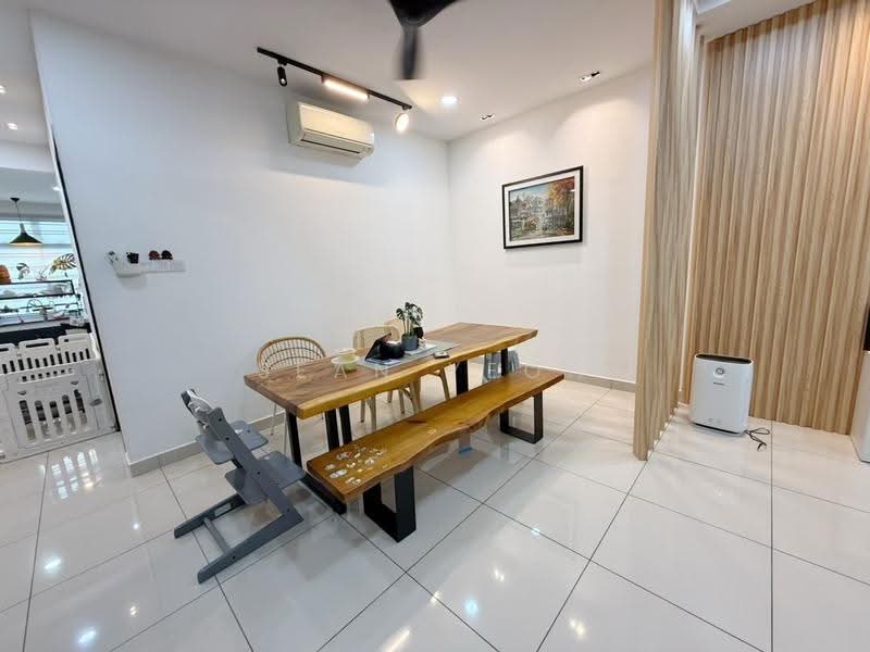 2-storey Terraced House for Sale in Bandar Cemerlang (Ulu Tiram) - Sean Yeoh - Dining Room - PropertyGuru.com.my