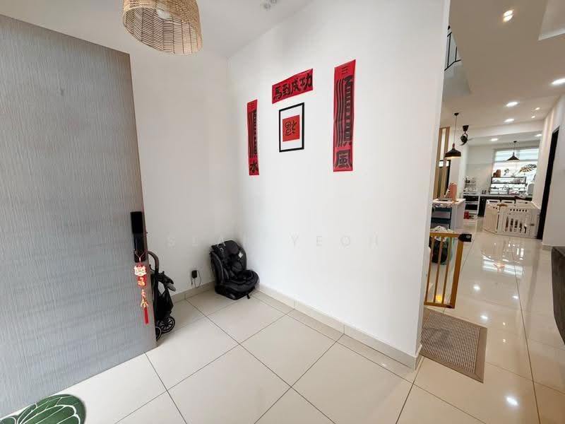 2-storey Terraced House for Sale in Bandar Cemerlang (Ulu Tiram) - Sean Yeoh - Entrance - PropertyGuru.com.my