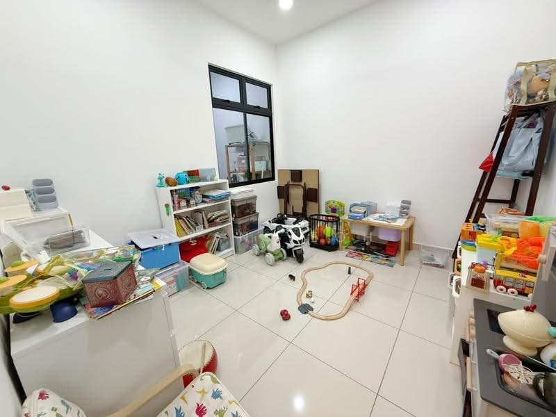 2-storey Terraced House for Sale in Bandar Cemerlang (Ulu Tiram) - Sean Yeoh - Living Room - PropertyGuru.com.my