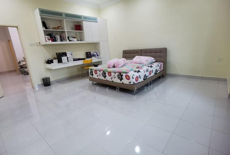 2-storey Terraced House for Sale in Taman Bukit Mewah (Tampoi) - Kasper Lee - Bedroom - PropertyGuru.com.my