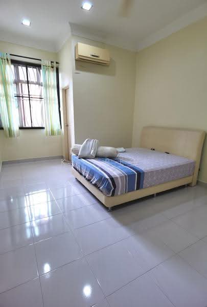 2-storey Terraced House for Sale in Taman Bukit Mewah (Tampoi) - Kasper Lee - Bedroom - PropertyGuru.com.my